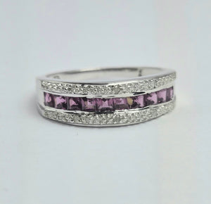 2118: Vintage: 9ct White Gold Almandine Garnets Stacker Ring- Picture perfect