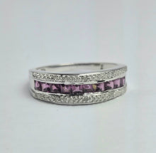 Cargar imagen en el visor de la galería, 2118: Vintage: 9ct White Gold Almandine Garnets Stacker Ring- Picture perfect
