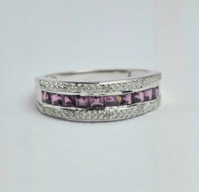 Cargar imagen en el visor de la galería, 2118: Vintage: 9ct White Gold Almandine Garnets Stacker Ring- Picture perfect
