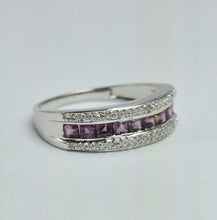 Cargar imagen en el visor de la galería, 2118: Vintage: 9ct White Gold Almandine Garnets Stacker Ring- Picture perfect
