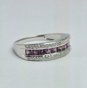 2118: Vintage: 9ct White Gold Almandine Garnets Stacker Ring- Picture perfect