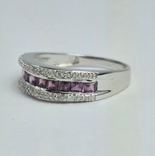 Cargar imagen en el visor de la galería, 2118: Vintage: 9ct White Gold Almandine Garnets Stacker Ring- Picture perfect
