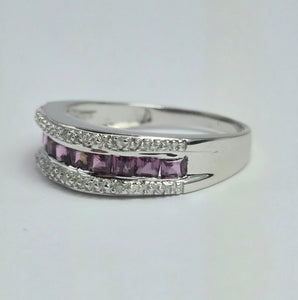 2118: Vintage: 9ct White Gold Almandine Garnets Stacker Ring- Picture perfect