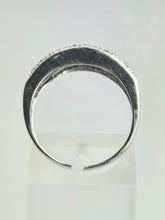 Cargar imagen en el visor de la galería, 2118: Vintage: 9ct White Gold Almandine Garnets Stacker Ring- Picture perfect
