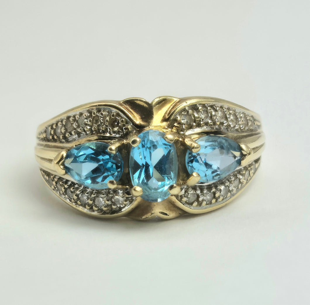 2123: Vintage: 9ct Gold Blue Spinel Diamonds Cocktail Ring- Statement Weight