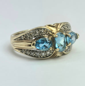 2123: Vintage: 9ct Gold Blue Spinel Diamonds Cocktail Ring- Statement Weight