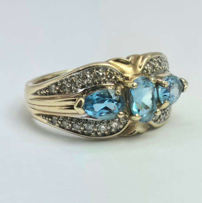 2123: Vintage: 9ct Gold Blue Spinel Diamonds Cocktail Ring- Statement Weight