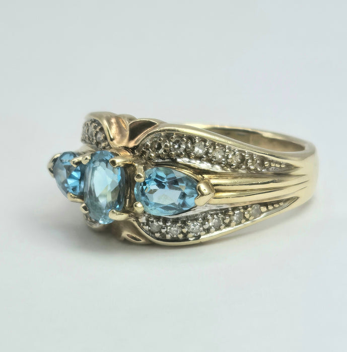 2123: Vintage: 9ct Gold Blue Spinel Diamonds Cocktail Ring- Statement Weight