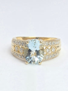 2132: Vintage: 9ct Gold Blue Aquamarine 24 Natural Diamonds Cocktail Ring