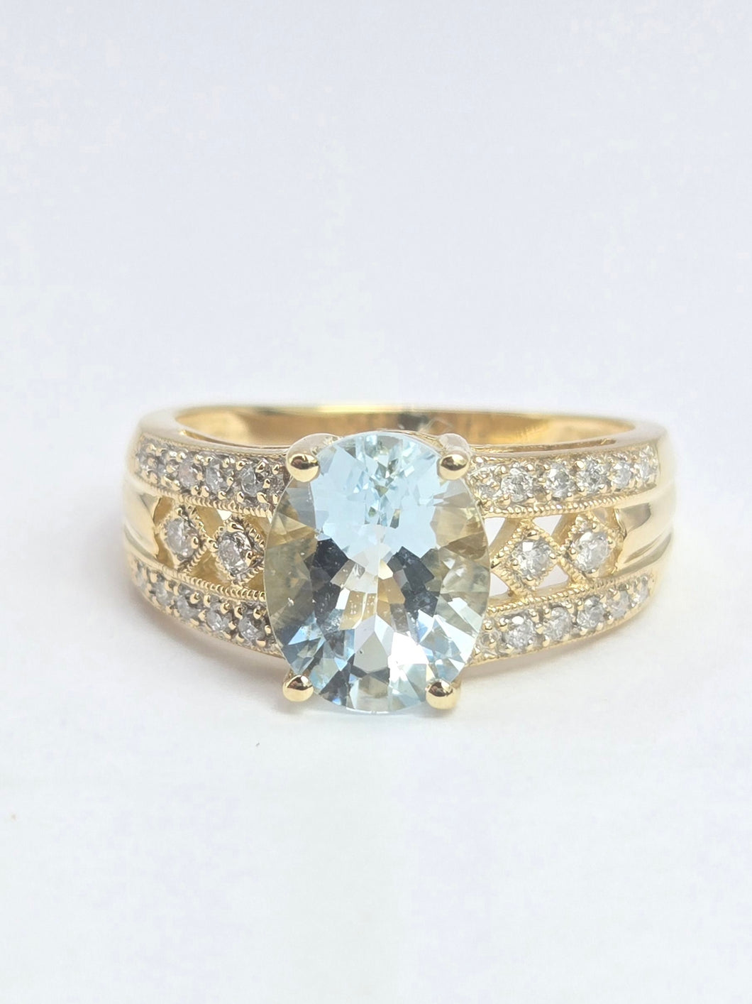 2132: Vintage: 9ct Gold Blue Aquamarine 24 Natural Diamonds Cocktail Ring