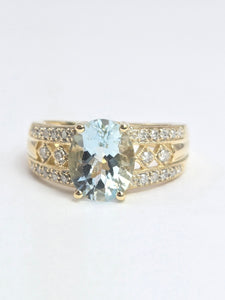 2132: Vintage: 9ct Gold Blue Aquamarine 24 Natural Diamonds Cocktail Ring