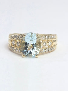 2132: Vintage: 9ct Gold Blue Aquamarine 24 Natural Diamonds Cocktail Ring
