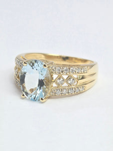 2132: Vintage: 9ct Gold Blue Aquamarine 24 Natural Diamonds Cocktail Ring