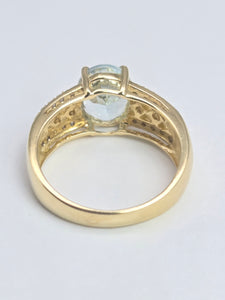 2132: Vintage: 9ct Gold Blue Aquamarine 24 Natural Diamonds Cocktail Ring