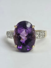 Cargar imagen en el visor de la galería, 2170: Vintage: 9ct Gold Oval Purple Amethyst 16 natural Diamonds Cocktail Ring
