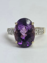 Cargar imagen en el visor de la galería, 2170: Vintage: 9ct Gold Oval Purple Amethyst 16 natural Diamonds Cocktail Ring
