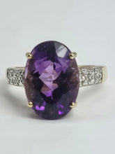 Cargar imagen en el visor de la galería, 2170: Vintage: 9ct Gold Oval Purple Amethyst 16 natural Diamonds Cocktail Ring
