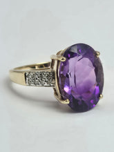 Cargar imagen en el visor de la galería, 2170: Vintage: 9ct Gold Oval Purple Amethyst 16 natural Diamonds Cocktail Ring
