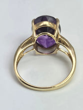 Cargar imagen en el visor de la galería, 2170: Vintage: 9ct Gold Oval Purple Amethyst 16 natural Diamonds Cocktail Ring
