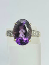 Cargar imagen en el visor de la galería, 2170: Vintage: 9ct Gold Oval Purple Amethyst 16 natural Diamonds Cocktail Ring
