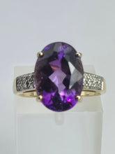 Cargar imagen en el visor de la galería, 2170: Vintage: 9ct Gold Oval Purple Amethyst 16 natural Diamonds Cocktail Ring
