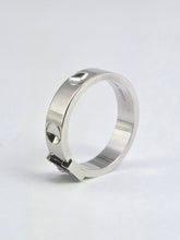 Cargar imagen en el visor de la galería, 2023: Vintage: Louis Vuitton 18ct White Gold Emepreinte LV Ring- Size 56- Pristine Condition
