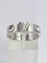 Cargar imagen en el visor de la galería, 2023: Vintage: Louis Vuitton 18ct White Gold Emepreinte LV Ring- Size 56- Pristine Condition
