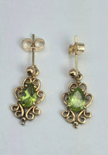 Cargar imagen en el visor de la galería, 0921: Vintage: 9ct Gold Oval Faceted Cut Peridot Drop/Dangle Stud Earrings
