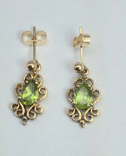 Cargar imagen en el visor de la galería, 0921: Vintage: 9ct Gold Oval Faceted Cut Peridot Drop/Dangle Stud Earrings
