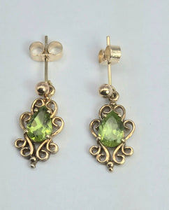 0921: Vintage: 9ct Gold Oval Faceted Cut Peridot Drop/Dangle Stud Earrings