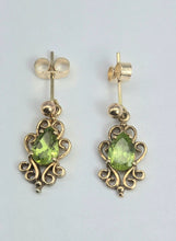 Cargar imagen en el visor de la galería, 0921: Vintage: 9ct Gold Oval Faceted Cut Peridot Drop/Dangle Stud Earrings
