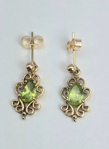 0921: Vintage: 9ct Gold Oval Faceted Cut Peridot Drop/Dangle Stud Earrings