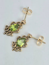 Cargar imagen en el visor de la galería, 0921: Vintage: 9ct Gold Oval Faceted Cut Peridot Drop/Dangle Stud Earrings
