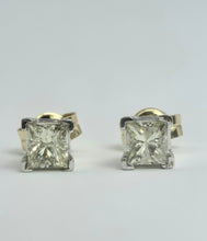 Cargar imagen en el visor de la galería, 1427: Vintage: 9ct Gold Princess Cut (0.5ct) Diamonds Stud Earrings- Superb
