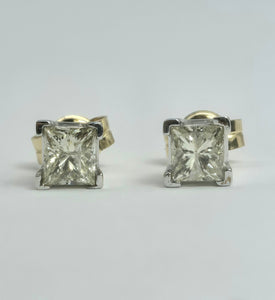 1427: Vintage: 9ct Gold Princess Cut (0.5ct) Diamonds Stud Earrings- Superb