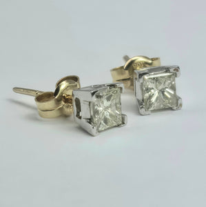 1427: Vintage: 9ct Gold Princess Cut (0.5ct) Diamonds Stud Earrings- Superb