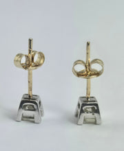 Cargar imagen en el visor de la galería, 1427: Vintage: 9ct Gold Princess Cut (0.5ct) Diamonds Stud Earrings- Superb
