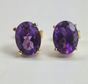 2093: 18ct Gold Voluptuous Purple Amethyst Stud Earrings-