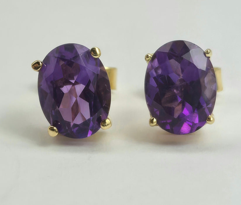 2093: 18ct Gold Voluptuous Purple Amethyst Stud Earrings-