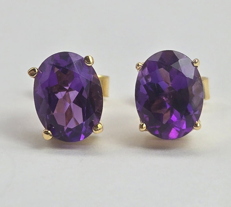2093: 18ct Gold Voluptuous Purple Amethyst Stud Earrings-