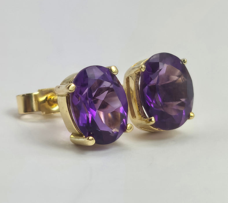 2093: 18ct Gold Voluptuous Purple Amethyst Stud Earrings-