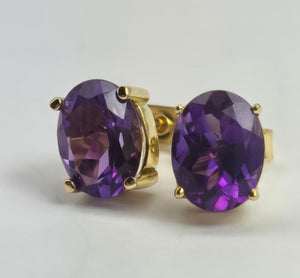 2093: 18ct Gold Voluptuous Purple Amethyst Stud Earrings-