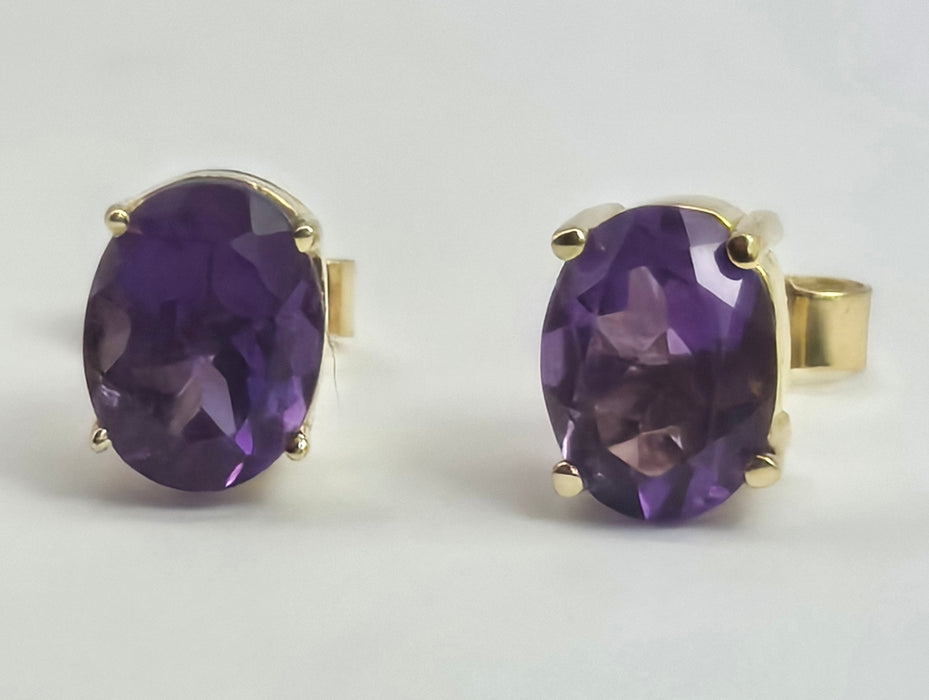 2093: 18ct Gold Voluptuous Purple Amethyst Stud Earrings-