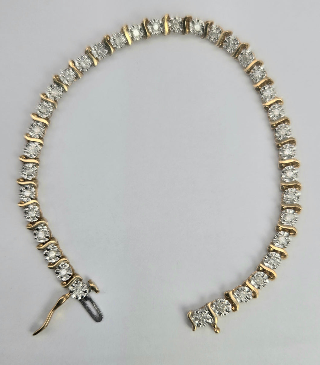 2113: Vintage; 9ct Gold 36 Natural Diamonds Bracelet (18cm) - A sparkling beauty