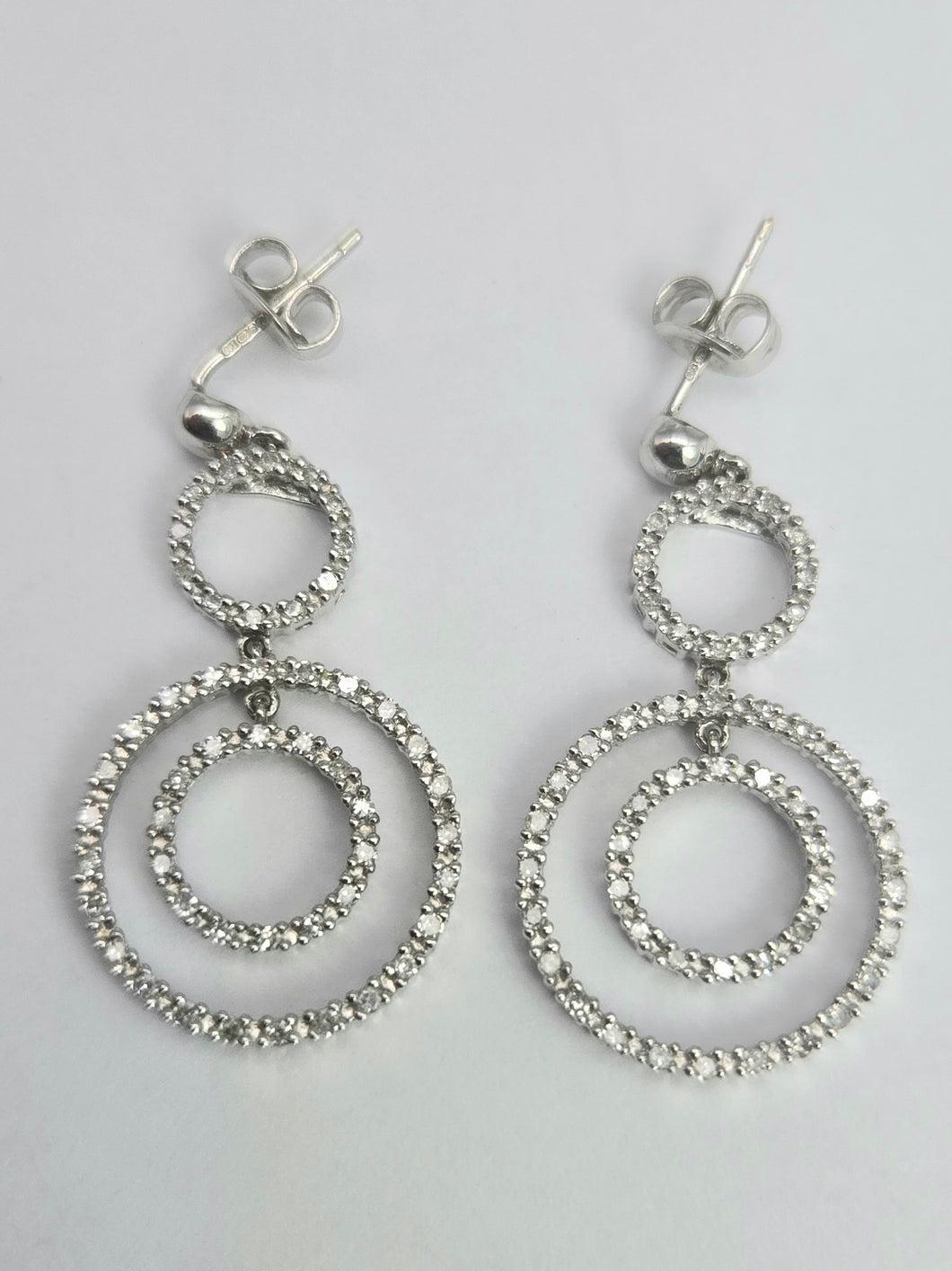 2176: Vintage: 9ct Gold 100 Natural Diamonds Drop/Dangle Earrings