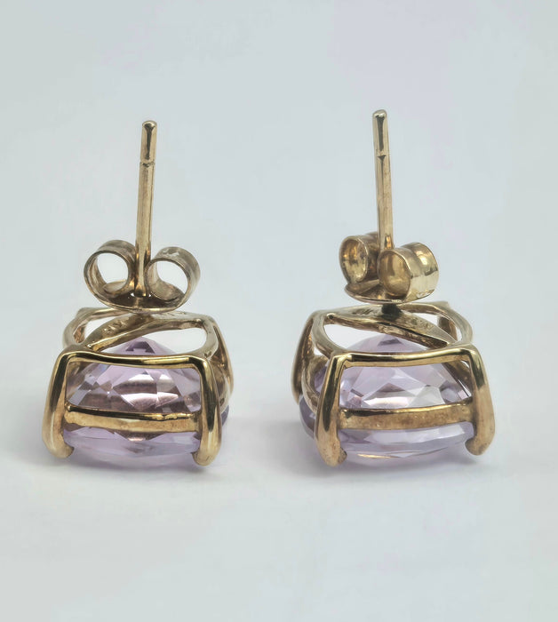 2181: Vintage & Exquisite 9ct Gold Square Cut Lilac Amethyst Stud Earrings
