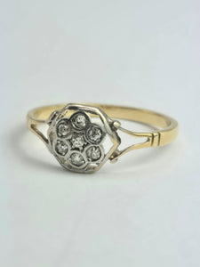 1927: Vintage: 18ct Gold 7 Diamonds Hexagonal Set Ring- Very sparkly