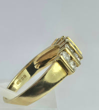 Cargar imagen en el visor de la galería, 2051: Vintage: 18ct Gold 10 Round Full Cut&nbsp; Natural Diamonds Tiered Ring
