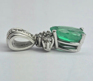 2069: Vintage 18ct White Gold Pear Cut Emerald Diamonds Pendant- Petite perfection.