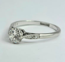 Cargar imagen en el visor de la galería, 2074: Vintage: Platinum Brilliant Cut Diamond (0.63ct) Solitaire Ring - Superb
